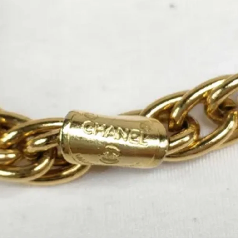 Chanel Vintage Elegant Gold, Red and Green Gripoix Charm Bracelet - Picture 3 of 4